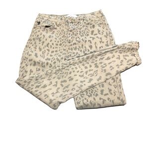 Kancan Leopard Print Jeans. Size 7/27.